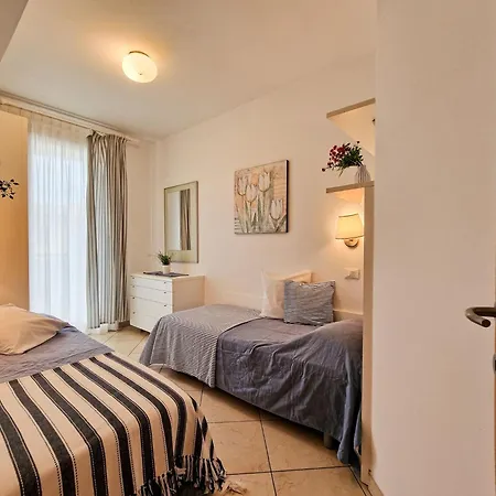 Spacious With Terraces And Fireplace Διαμέρισμα *