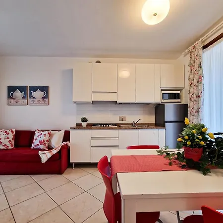 Spacious With Terraces And Fireplace