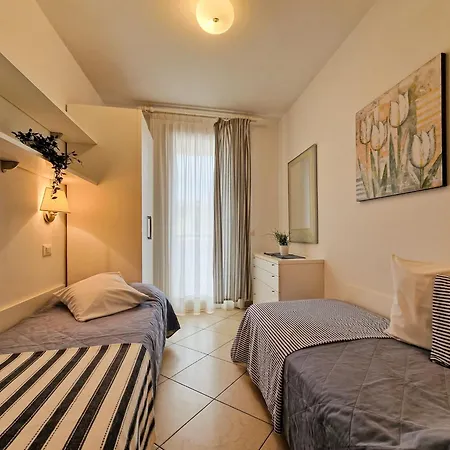 Spacious With Terraces And Fireplace Διαμέρισμα Μπιμπιόνε