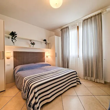 Spacious With Terraces And Fireplace Lejlighed Bibione